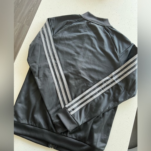 Brand New Adidas Black with Grey Stripes Jckt Size M - Picture 2 of 5